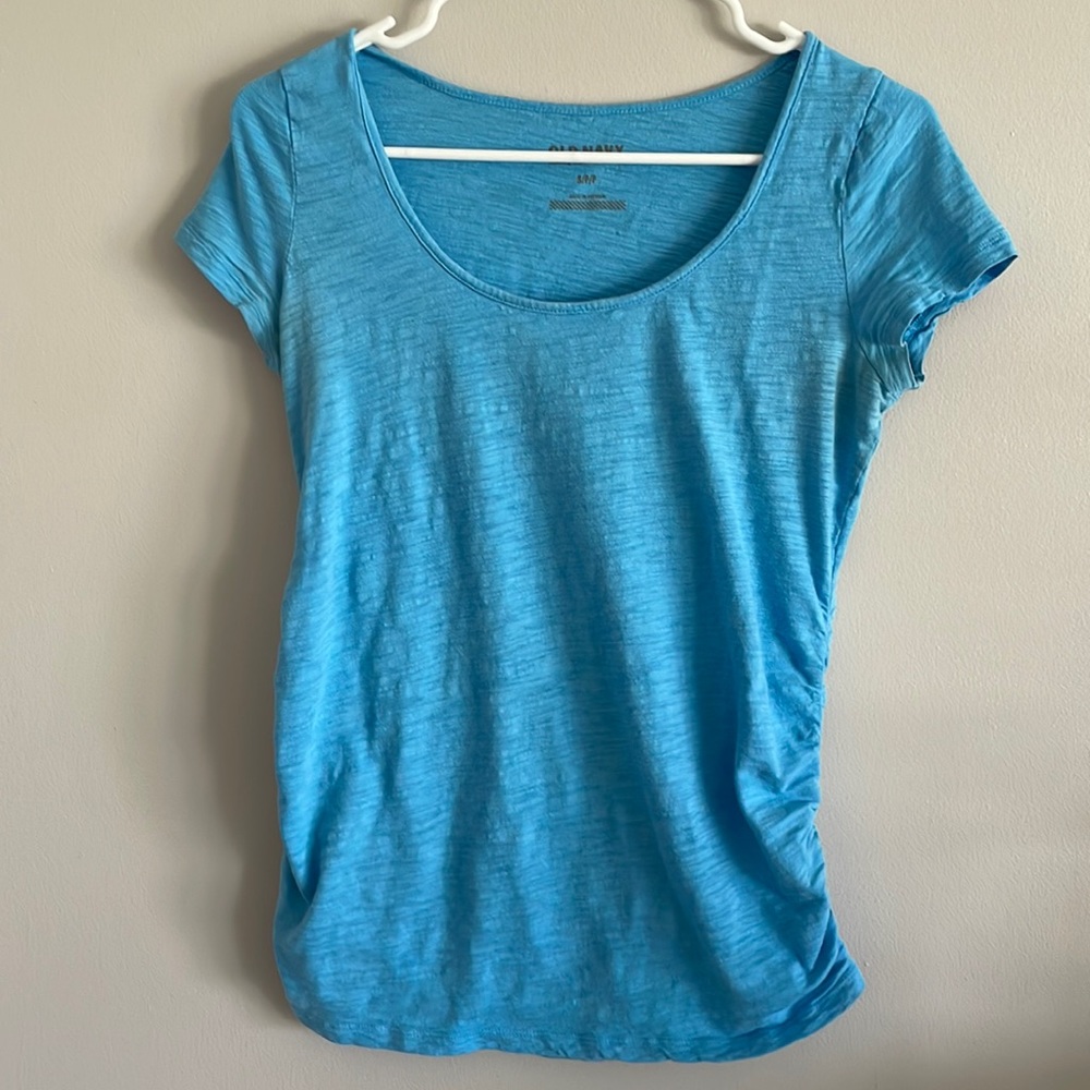 Old Navy robins egg blue maternity t shirt. Good condition. Size S
